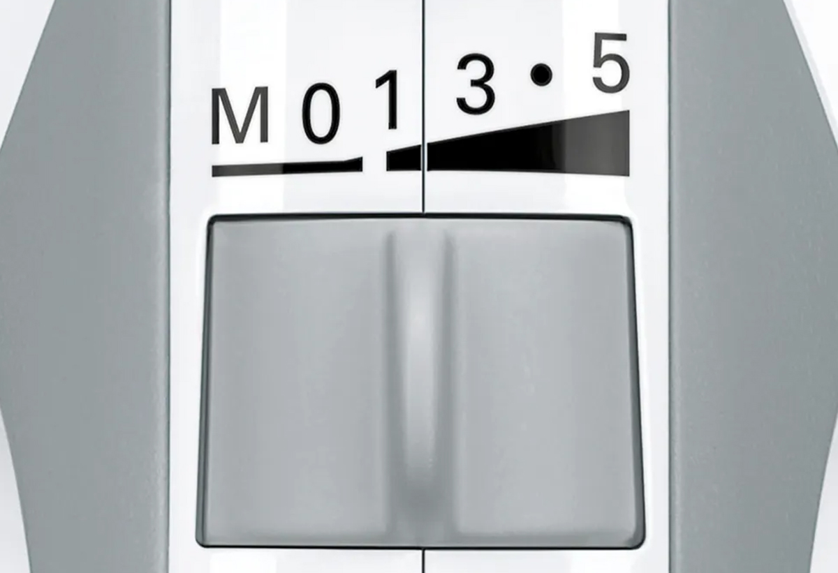 Απεικονίζεται η πρακτική λαβή του μίξερ.